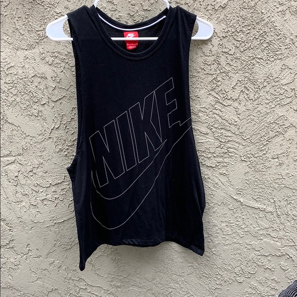 nike sleeveless graphic muscle tank top